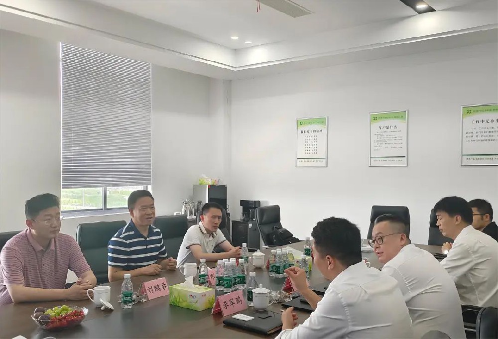 中铝铝箔党委书记、执行董事邓占树带队来访